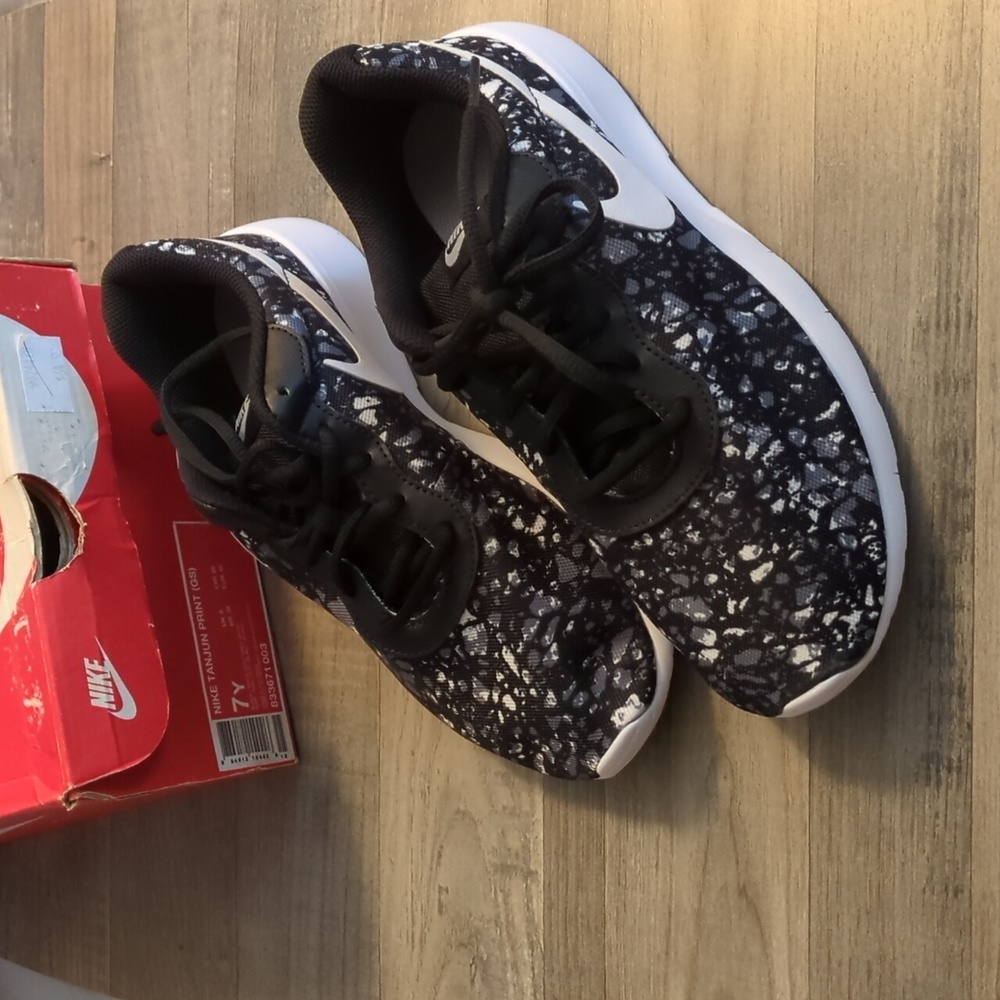 Nike shoes youth